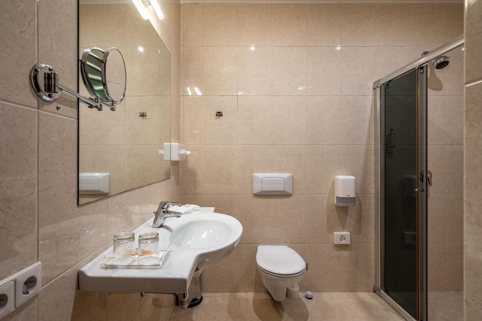Hotel Sfinksas 考纳斯 外观 照片